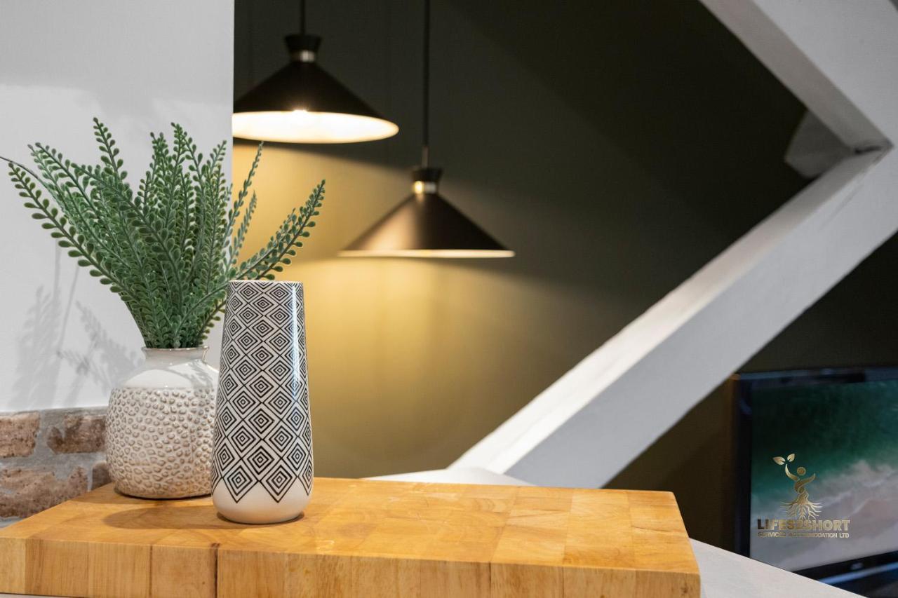 Luxe Courtyard Apartment For 4 Near Exeter City Centre Zewnętrze zdjęcie